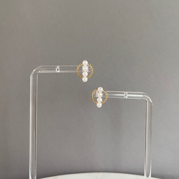 PEARL  GOLD STUD EARRINGS - Picture 3 of 4